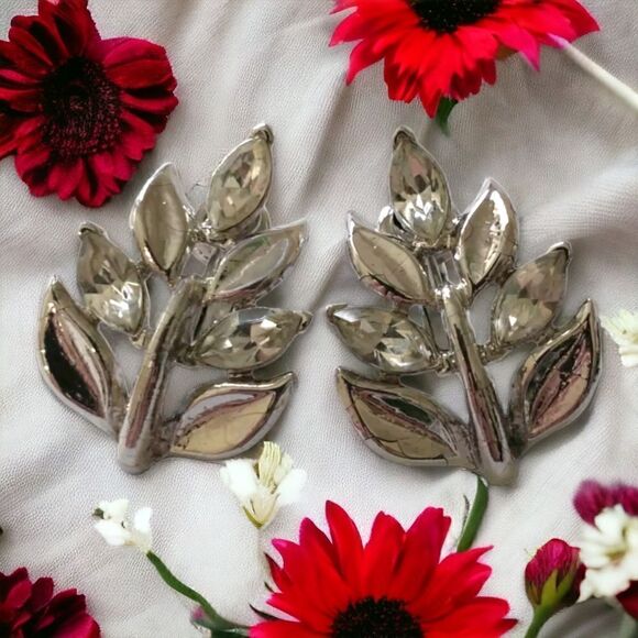 Crown Trifari Earrings Vintage Rhinestones Leaf Floral Silver Tone Clip On MCM. - Picture 13 of 16